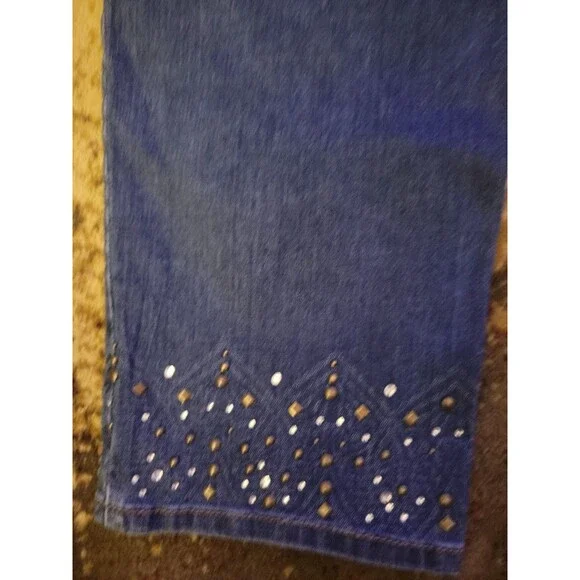 Capei Jean's With Rhinestones On Leg - Picture 6 of 7